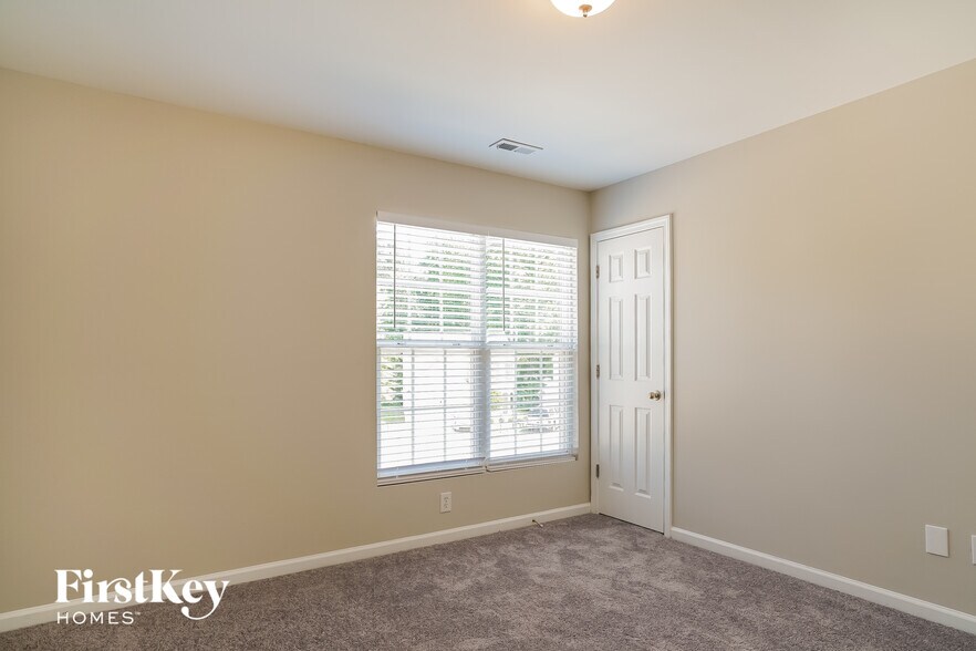 Building Photo - 5048 Babbling Brook Dr