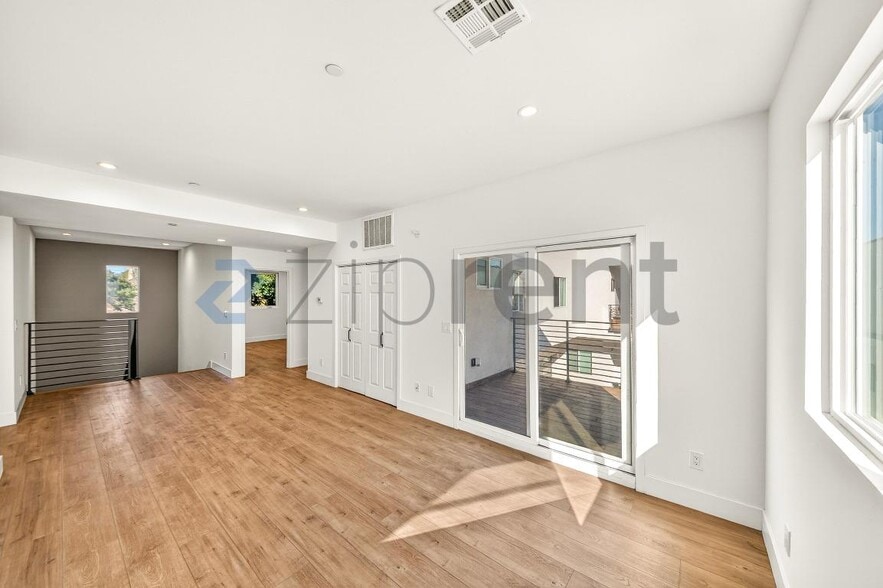 Building Photo - 5641 Riverton Ave