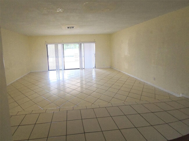 Building Photo - 7450 SW 15th St