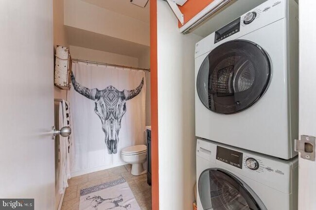 Building Photo - 1238 Callowhill St