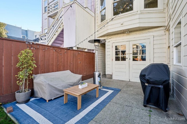 Building Photo - 342 4th Ave