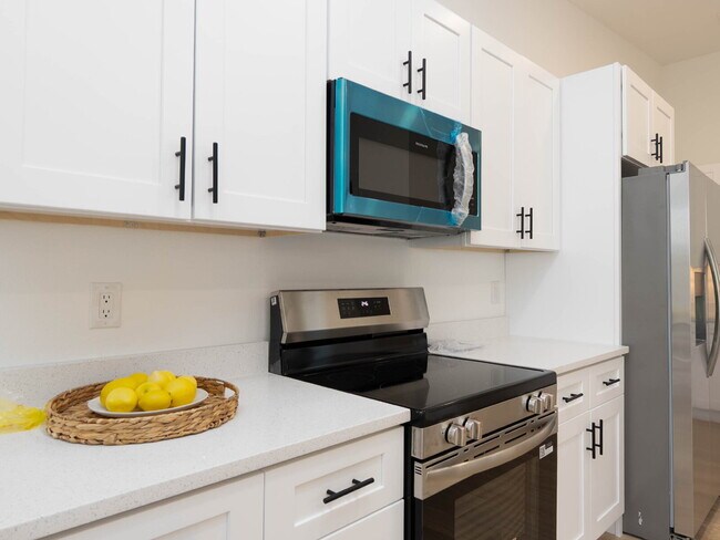 Building Photo - Brand New 3 Bedroom Canal Front Home for Rent in North Port