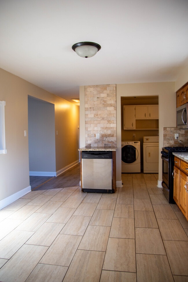 Building Photo - 516 s second ST