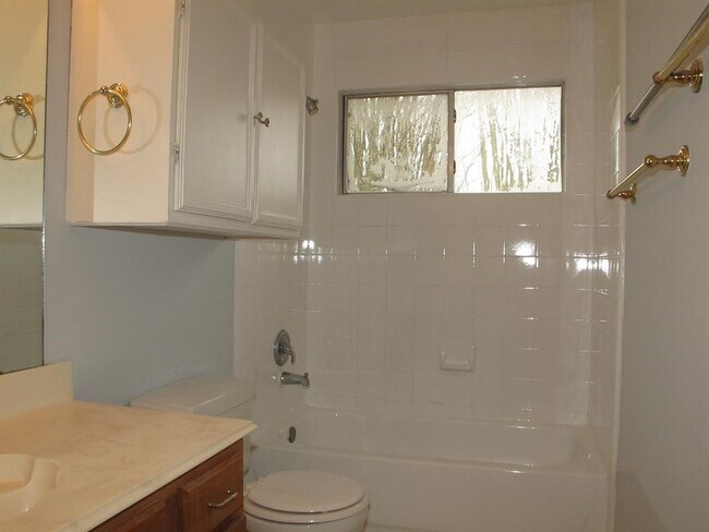 Building Photo - 8819 Diamond Lake Ln