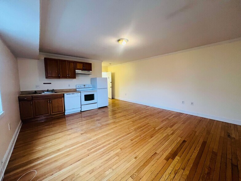 Building Photo - 620 S 2nd St