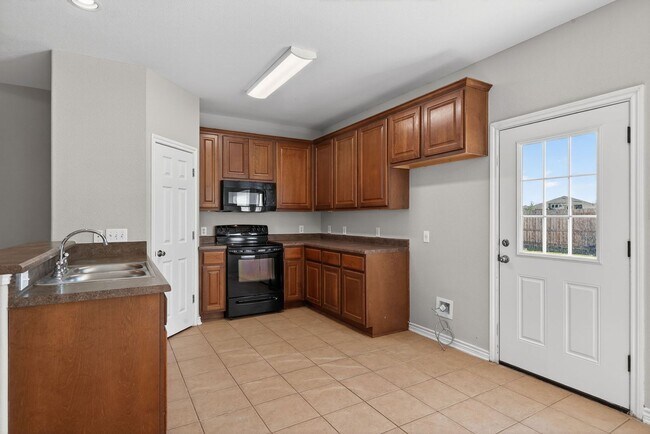 Building Photo - Spacious 4BR Home w/ Game Room | No HOA | Prime Selma Location - Realtor Commission: $500