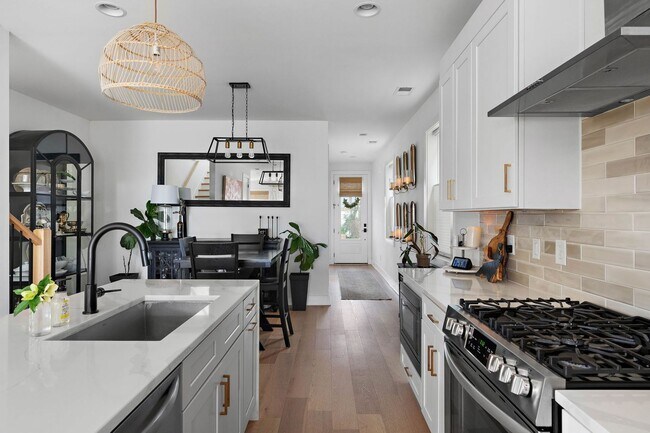 Building Photo - Stylish East Nashville Home with Open Layo...