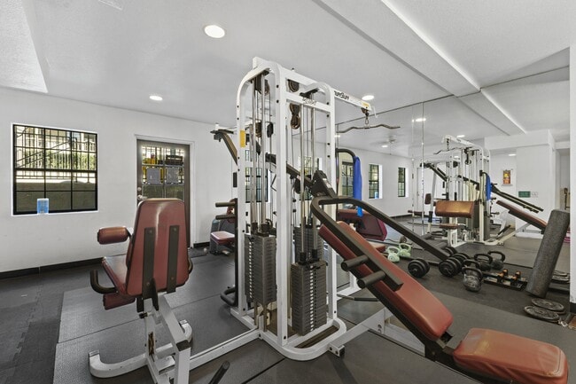 Building Photo - 3975 Hortensia St