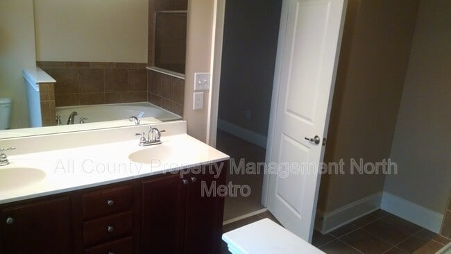 Building Photo - 6465 Chariot St