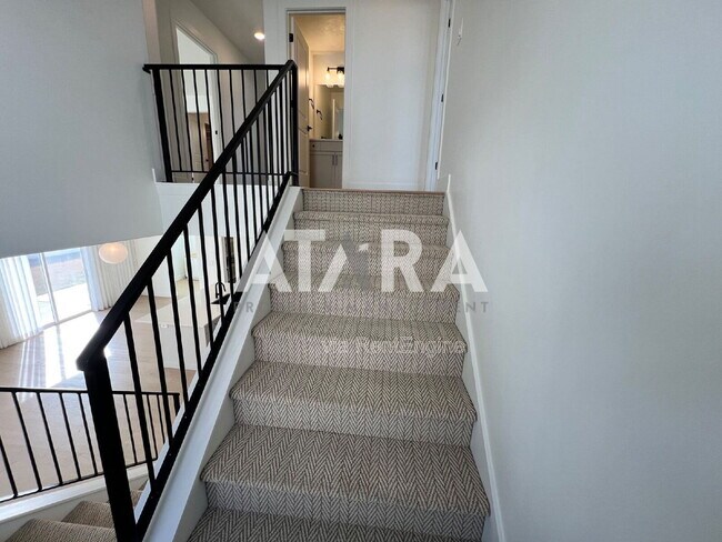 Building Photo - 955 S 850 W