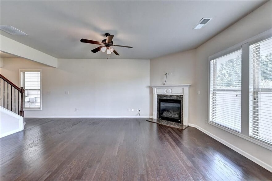 Building Photo - 5160 Breezewood Cir