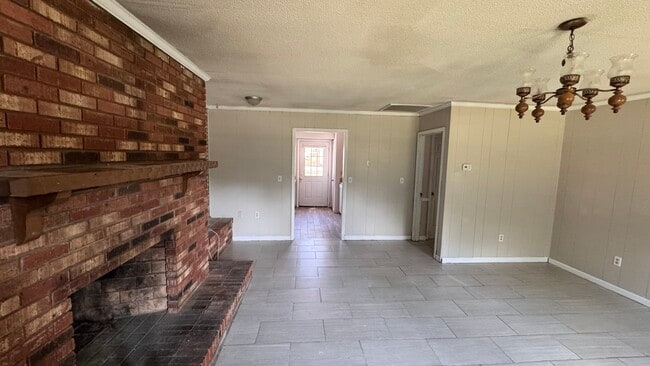Building Photo - Unit B, 3327 Robin hood Dr