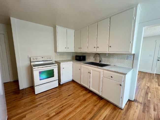 Building Photo - Updated Two Bedroom with Private Yard!