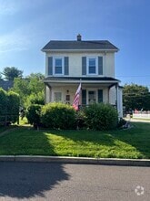 Building Photo - Elk Ave