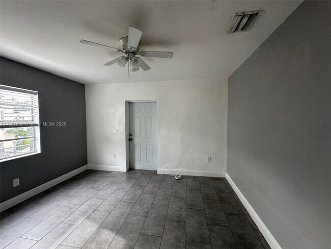 Building Photo - 1728 Rodman St