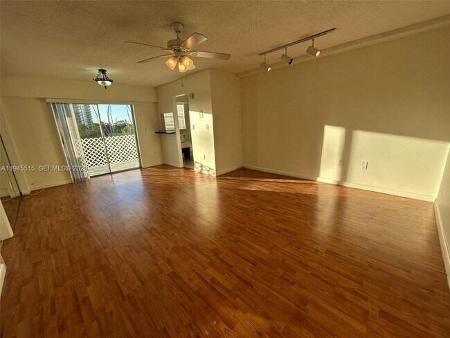 Building Photo - 16508 NE 26th Ave