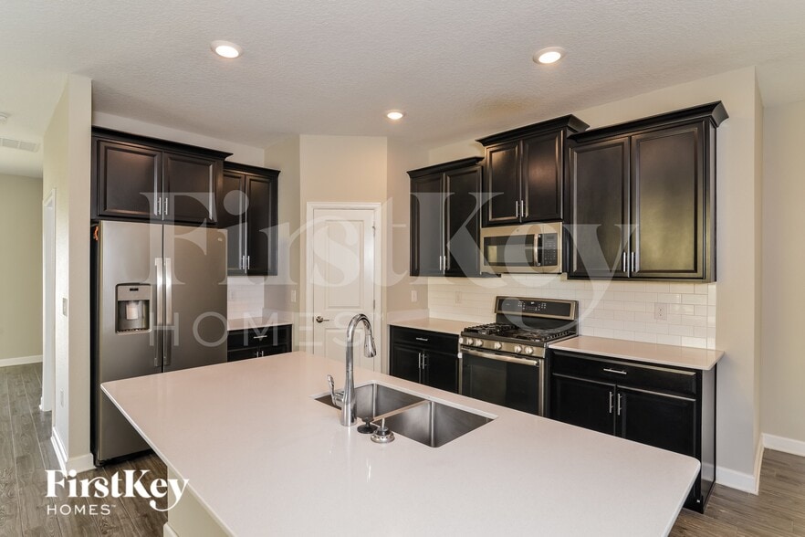 Building Photo - 1320 Oak Crest St