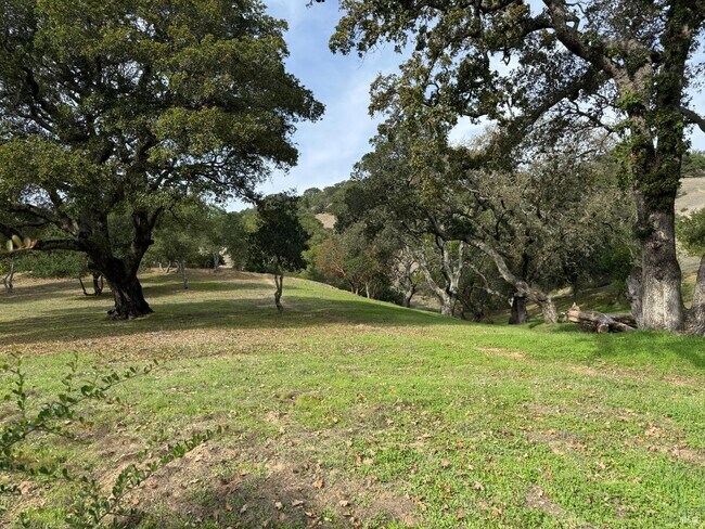 Building Photo - 840 Idylberry Rd