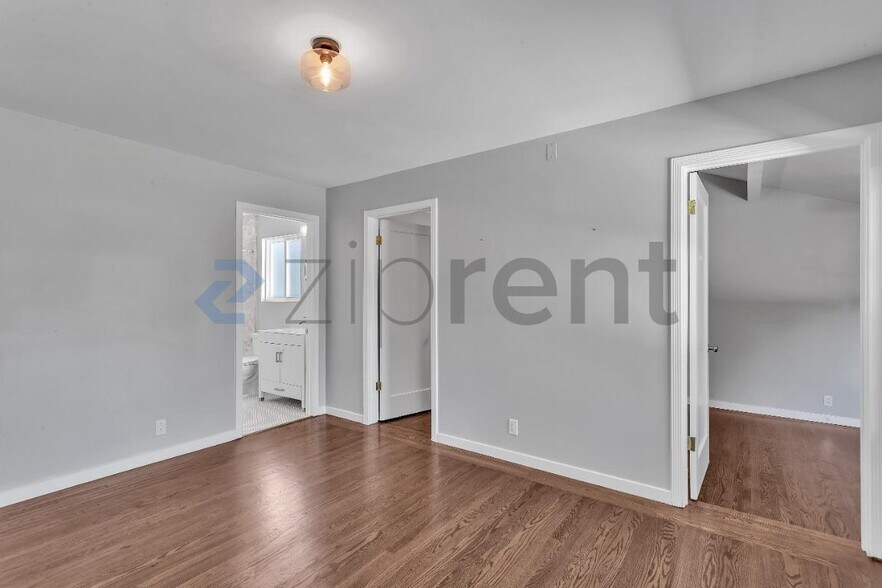 Building Photo - Unit