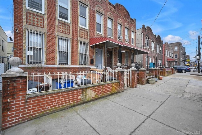 Building Photo - 438 E 98th St