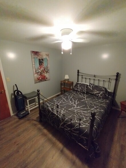 masterbedroom - 8306 Park Rd