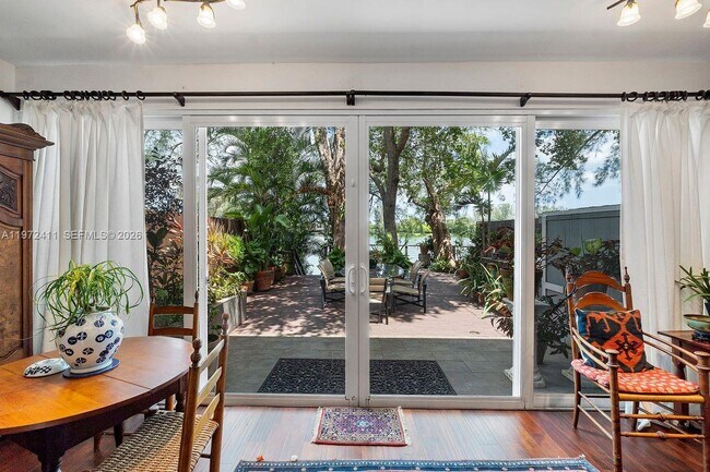 Building Photo - 4905 SW 71st Pl