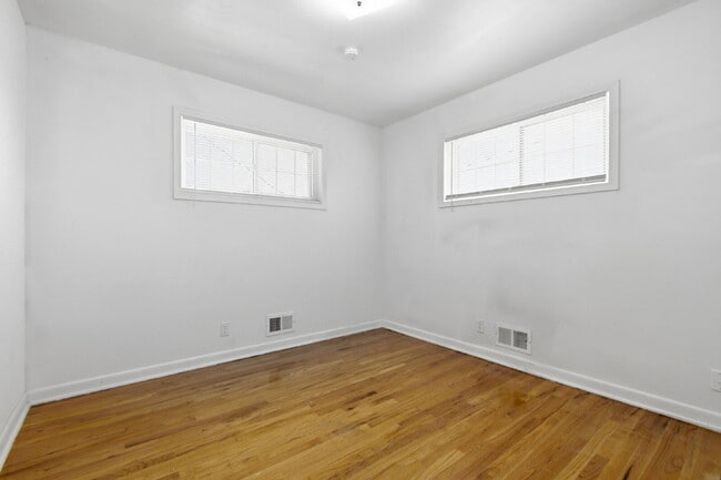 Building Photo - Charming 3-Bedroom with 2 Baths and Extra Room in Basement!