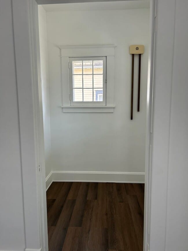 Building Photo - Lovely Home