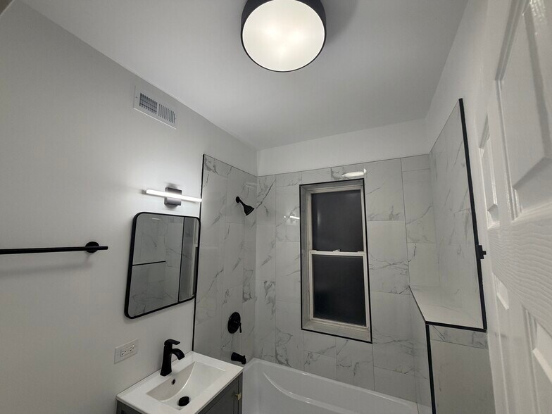 Bathroom - 3049 W Berteau Ave