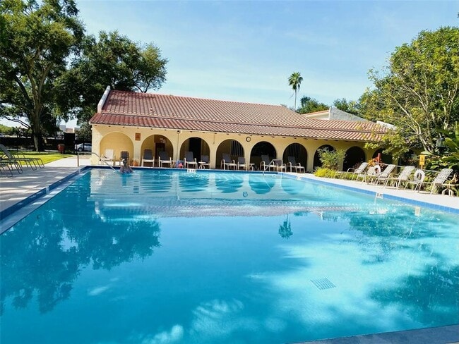 Building Photo - 2699 Seville Blvd