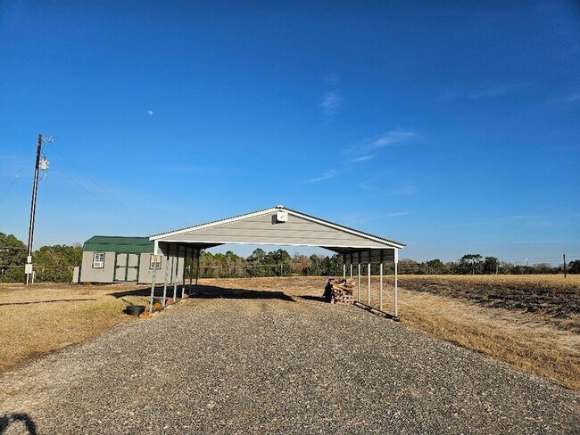 Building Photo - 555 Paint Creek Rd