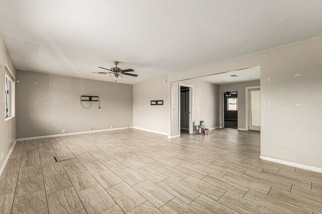 Building Photo - 1310 W Romo Jones St