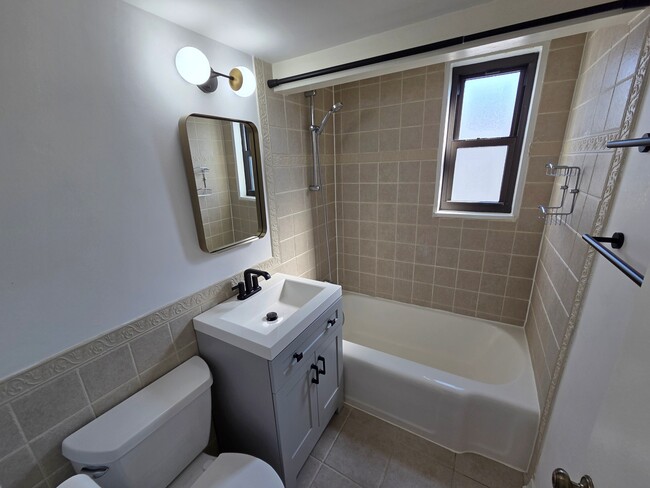 Building Photo - 2604 Tunlaw Rd NW