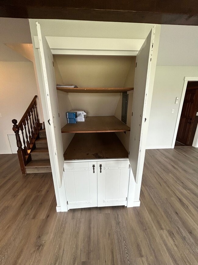 Building Photo - Fully Remodeled Five Bedroom House for Rent!