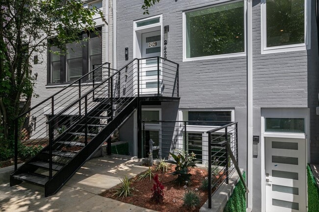 Building Photo - 2429 Ontario Rd NW