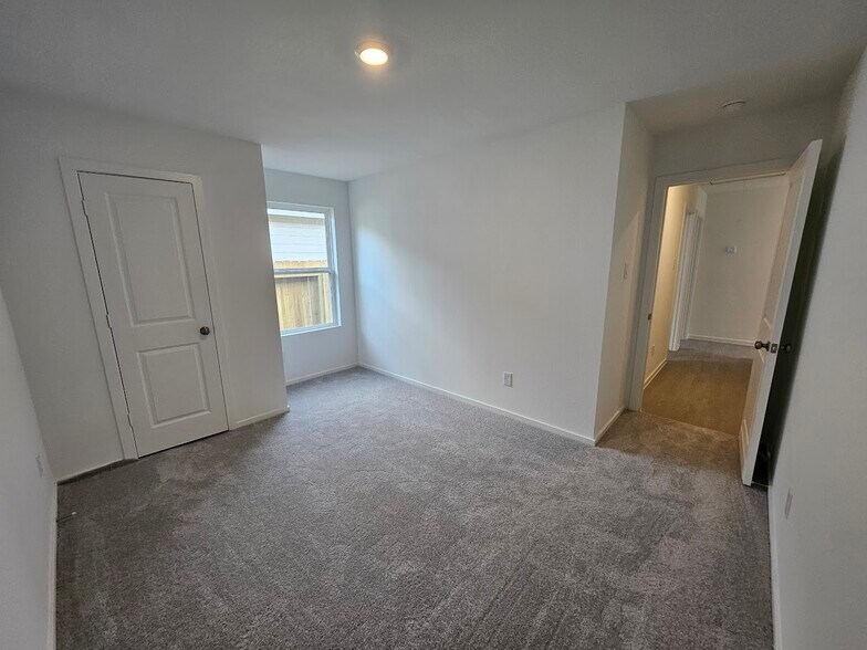 Building Photo - 14881 N Ascot Bnd Cir