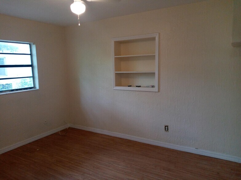 Building Photo - 926 30th St NW