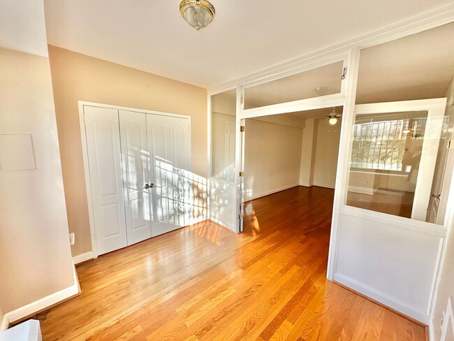 Building Photo - NEW LOWER PRICE! Spectacular Scott Circle Solarium Studio Dupont-Logan