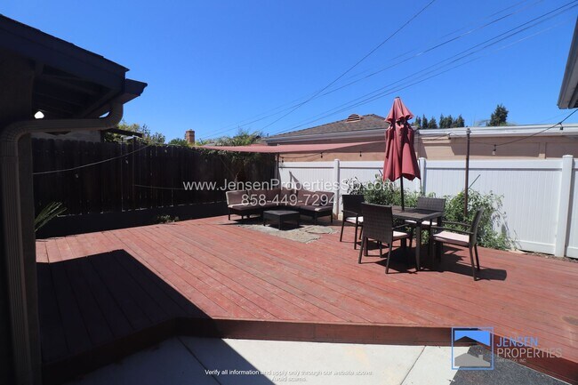 Building Photo - 2BR/1BA HOUSE w/ DRIVEWAY + GARAGE, WASHER...
