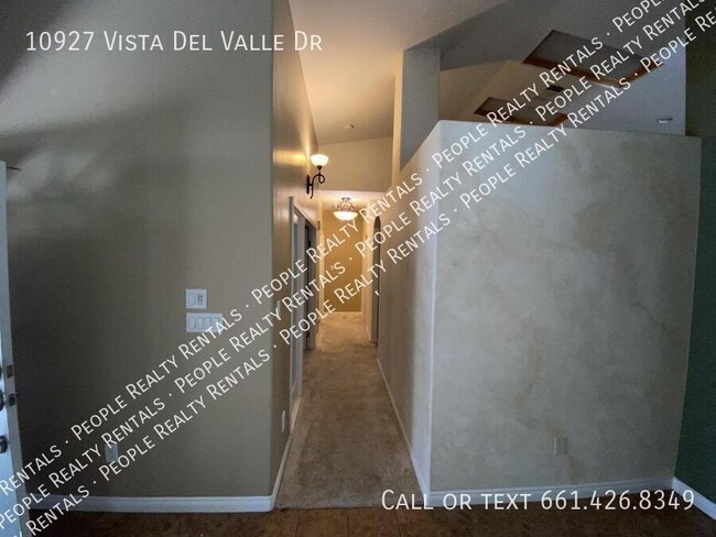 Building Photo - 10927 Vista Del Valle Dr