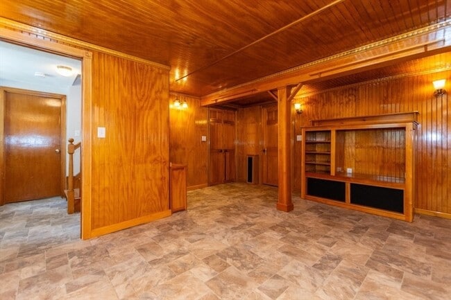 Building Photo - 205 Hardy Pond Rd