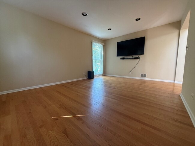 Building Photo - 1062 Dearborn Ln