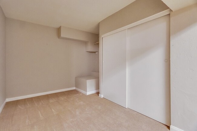 Building Photo - 450+ Sqft Studio in University City