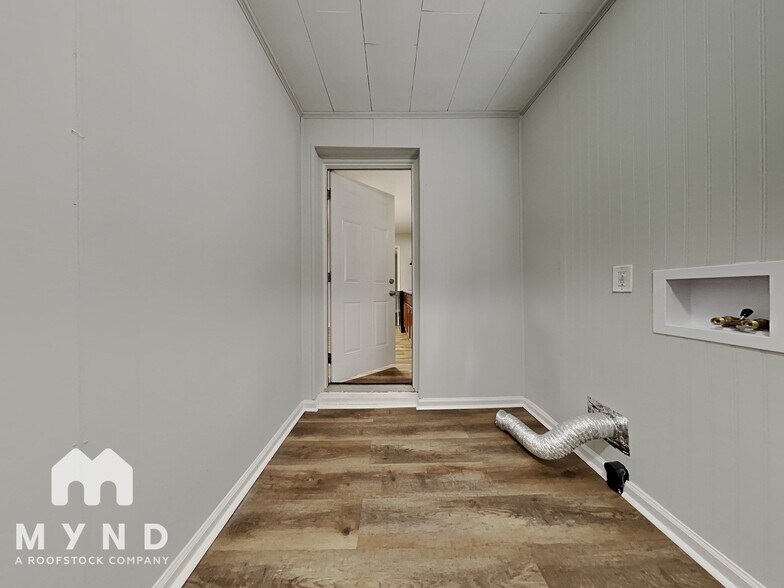 Building Photo - 1720 Finchley Dr