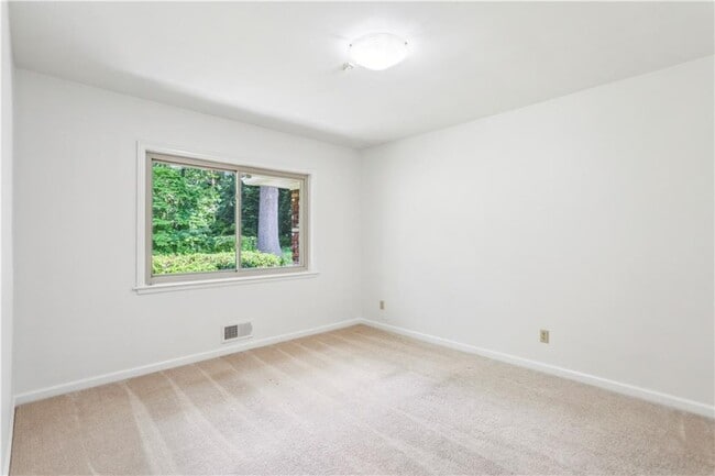 Building Photo - 3292 Ferncliff Pl NE
