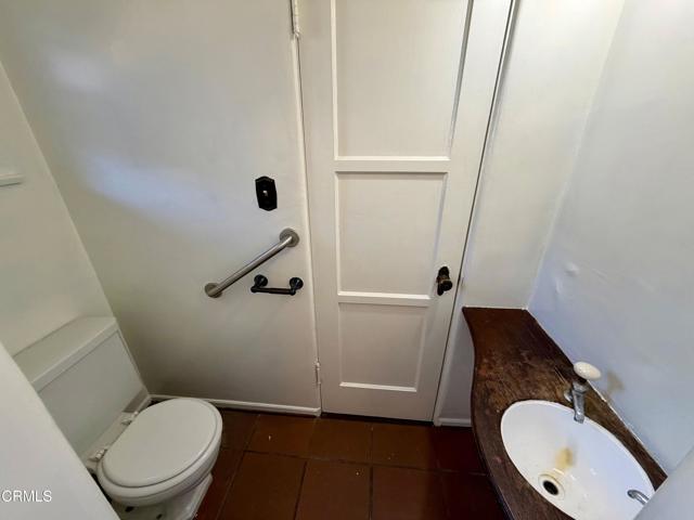 Building Photo - 1428 Oak St