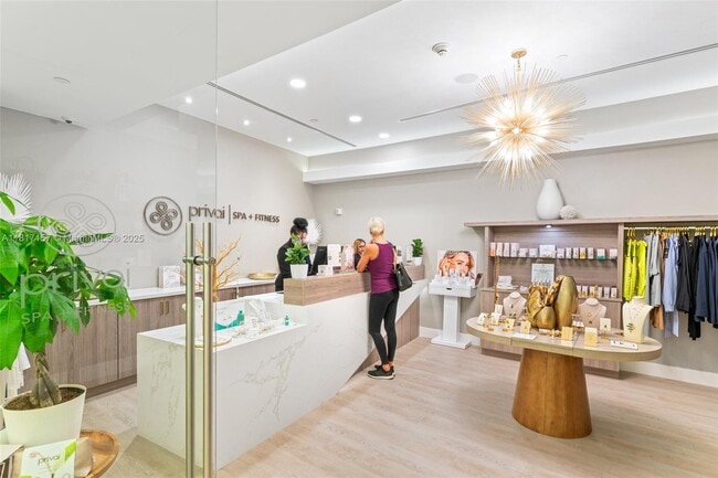 Building Photo - 200 Biscayne Blvd Way