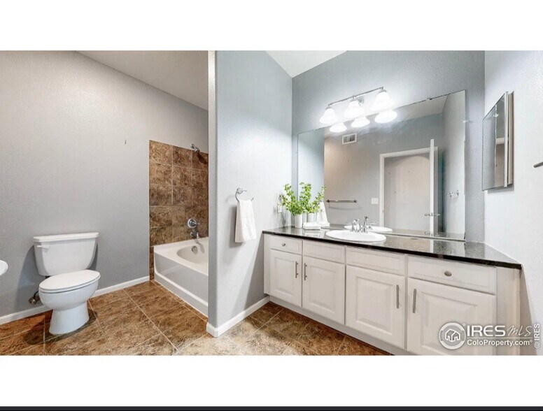 Building Photo - 1465 Blue Sky Cir