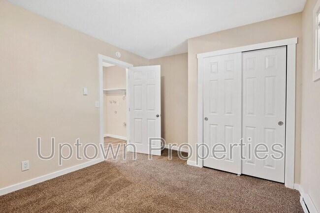Building Photo - 467 N Adair St