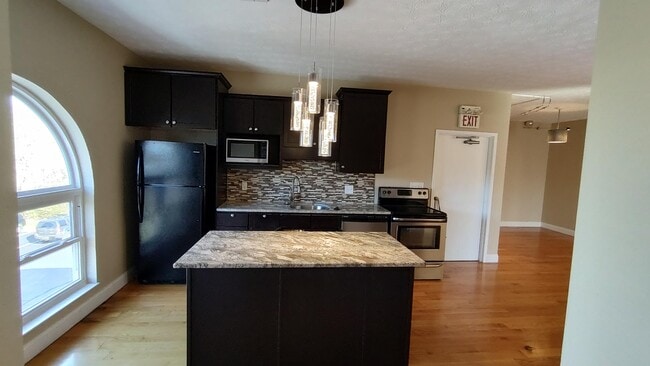 Building Photo - 236 Main St